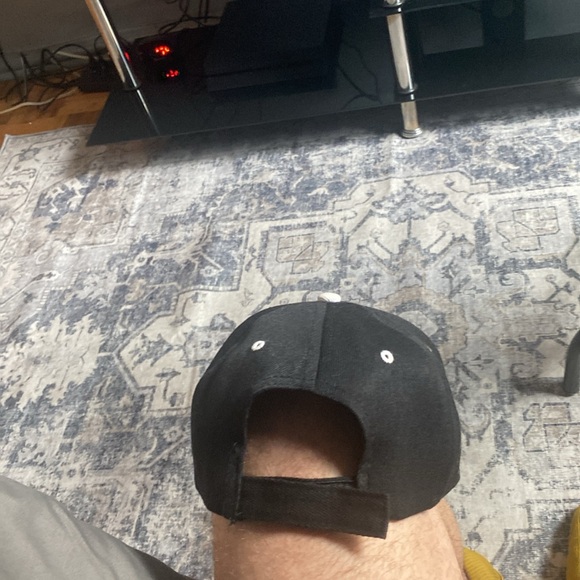 Ferrari Black Cap with Logo - Picture 4 of 4